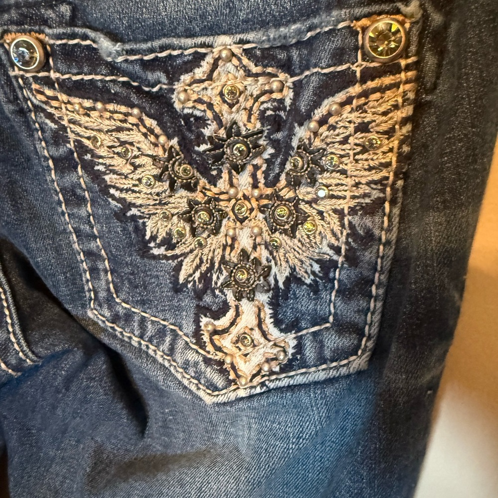 Like New Miss Me Dark Blue Skinny Jeans with embellishments Sz 25